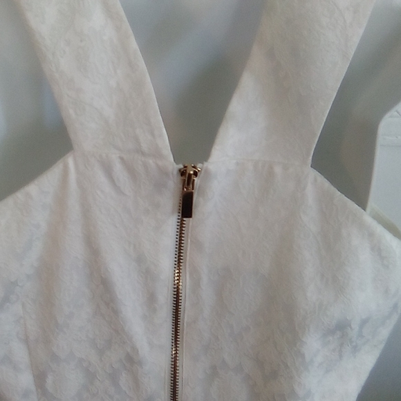 Guess bright beige paisley suit.  Beautiful with matching pants. Xtra 25.00 - Picture 3 of 6